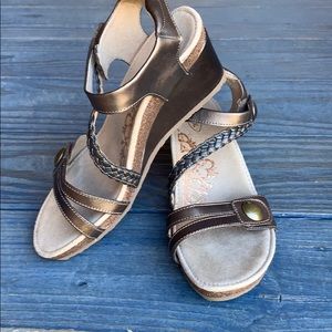 Aetrex wedge heeled comfort sandal